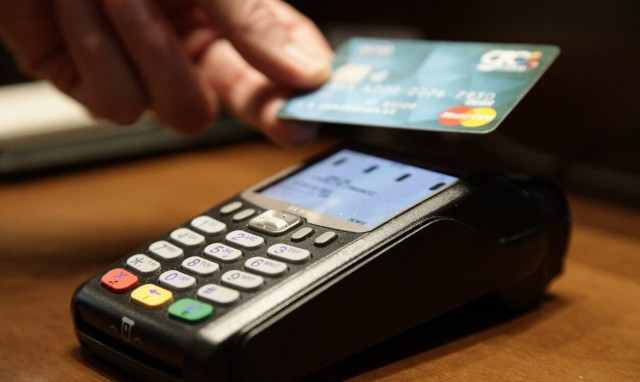 Προς επέκταση της υποχρεωτικής χρήσης POS σε περισσότερα επαγγέλματα