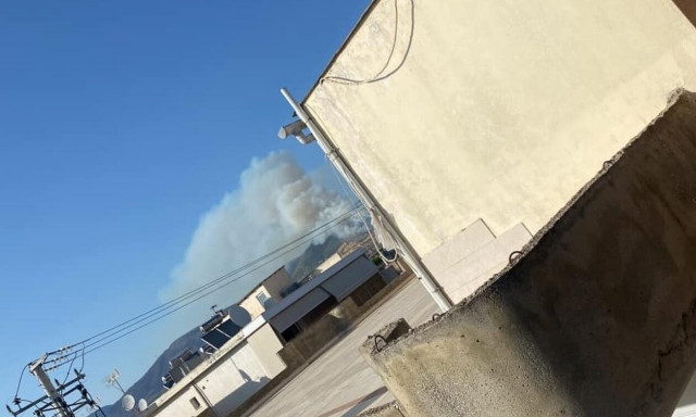 Φωτιά στον Ασπρόπυργο - Επιχειρούν και εναέρια μέσα