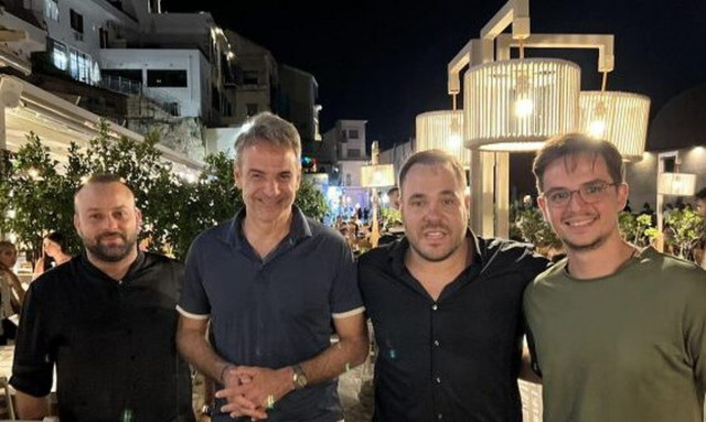 Κυριάκος Μητσοτάκης: Στιγμές χαλάρωσης για τον Πρωθυπουργό στα Χανιά