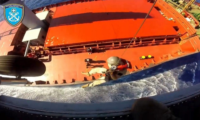 Πύλος: Βίντεο ντοκουμέντο από τη διάσωση των 49 ατόμων που επέβαιναν σε λέμβο