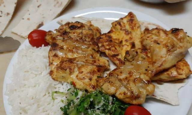 Νόστιμα, αυθεντικά, οικονομικά: Το μαγαζί που θα φας σαν σουλτάνος με λιγότερα από 20 ευρώ το άτομο