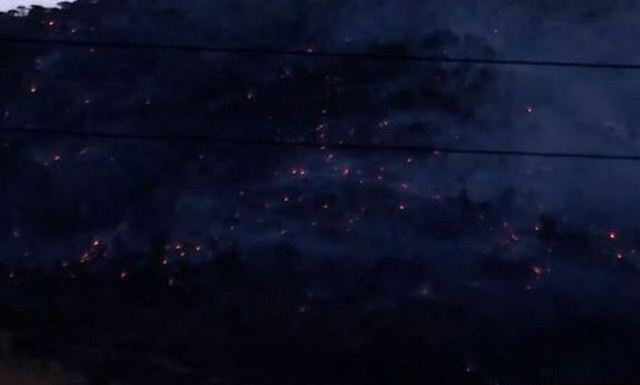 Φωτιά στον Ασπρόπυργο: Ολονύχτια μάχη με τις φλόγες