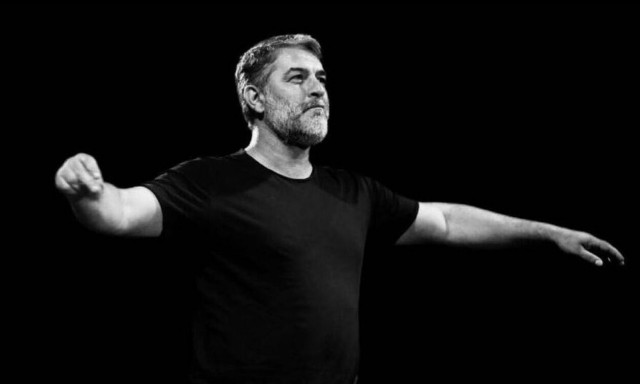 Βασίλης Μπισμπίκης: «Χτύπησε» τατουάζ και έγραψε μαντινάδα