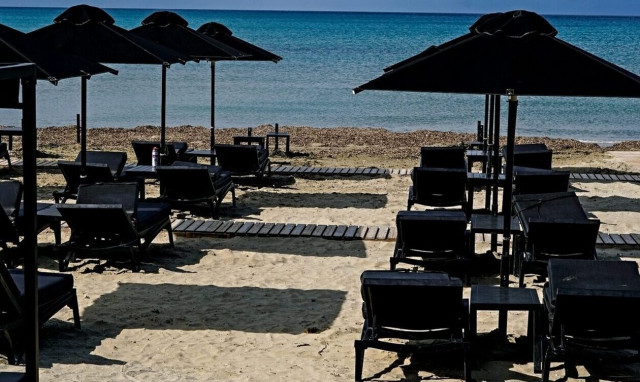 Κέρκυρα: Πρόστιμα σε τέσσερις επιχειρήσεις - Είχαν καταλάβει παράνομα χώρους αιγιαλού