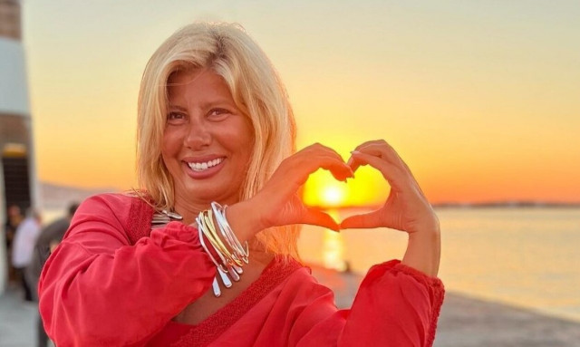 Ζήνα Κουτσελίνη: Διακοπές στην Πάρο με γνωστή παρουσιάστρια - «Φίλες μέχρι το τέλος»