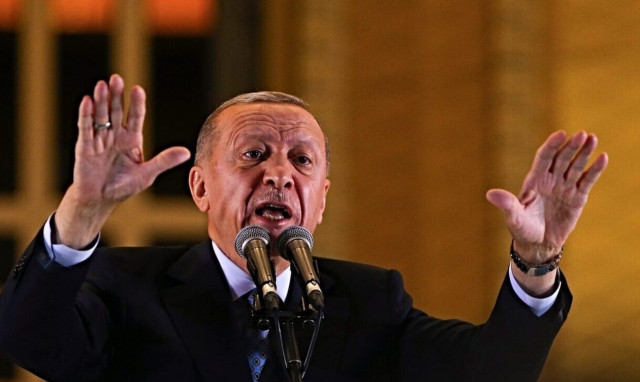 Ερντογάν: Θα εκπληρώσουμε τις υποσχέσεις μας για τη μαντίλα