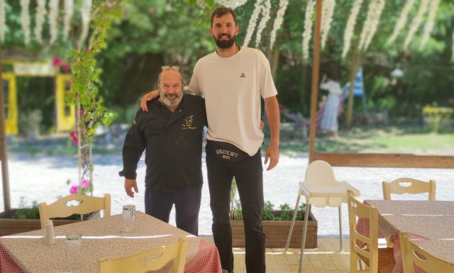 Νίκολα Μίροτιτς: Ήρθε στην Ελλάδα, αλλά για διακοπές – Επισκέφθηκε την Ιερά Μονή Αγίας Λαύρας