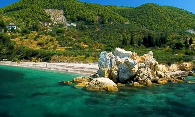 Πληρότητα 90%: Το ελληνικό νησί – ζωγραφιά που ’χει νορμάλ ακτοπλοϊκά, φθηνή διαμονή, σούπερ φαγητό