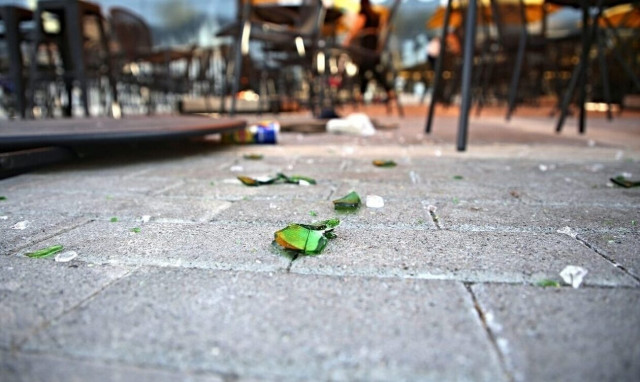 «Ταμπουρωμένοι» σε κεντρικό ξενοδοχείο της Αθήνας οι Κροάτες χούλιγκαν – Τρεις προσαγωγές