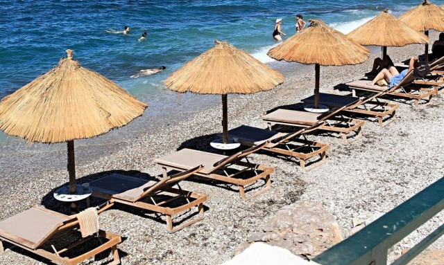 Sixteen arrests on Greek islands for unlawfully occupying public beaches