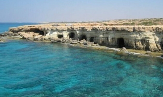 Κύπρος: Παραλίγο τραγωδία στις Θαλασσινές Σπηλιές, διασώθηκε 31χρονη