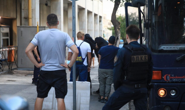 Νέα Φιλαδέλφεια: Ο πόλεμος είχε ξεκινήσει στο διαδίκτυο – «Ερχόμαστε στην Αθήνα – Μόνο με μαχαίρια»