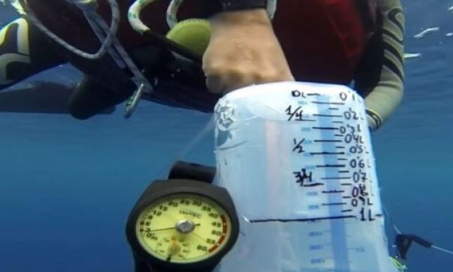 Τρομακτικό βίντεο δείχνει τι συμβαίνει στους πνεύμονες ενός δύτη όσο πιο βαθιά κολυμπάει