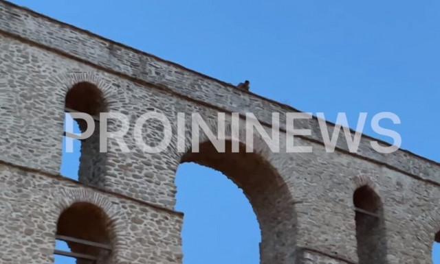 Καβάλα: Νεαρός άνδρας απειλoύσε να πέσει από τις καμάρες του αρχαίου υδραγωγείου
