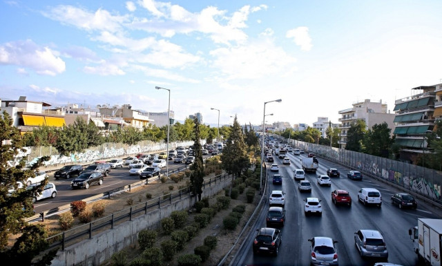 Κίνηση τώρα: Καθυστερήσεις προς το λιμάνι του Πειραιά και στην κάθοδο του Κηφισού