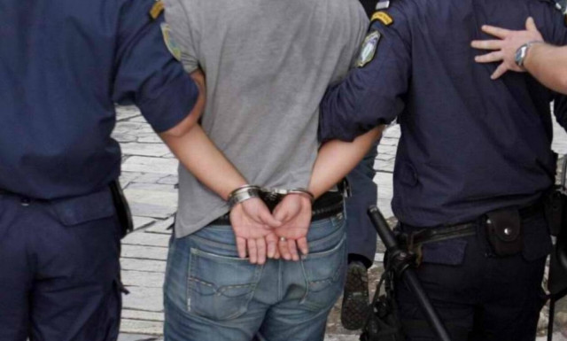 Κάλυμνος: Χειροπέδες σε δύο μετανάστες για πλαστά έγγραφα