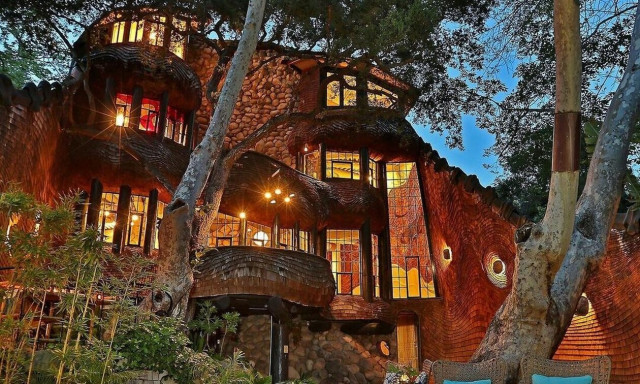 Πωλείται το εμπνευσμένο από Γκαουντί «Whale House» στην Καλιφόρνια