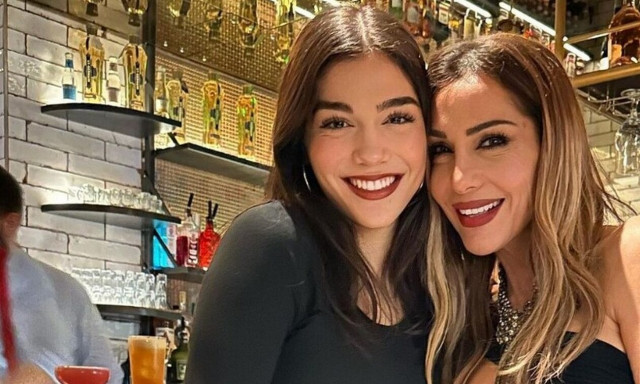 Δέσποινα Βανδή: Βραδινή έξοδος με τον Βασίλη Μπισμπίκη και την κόρη της