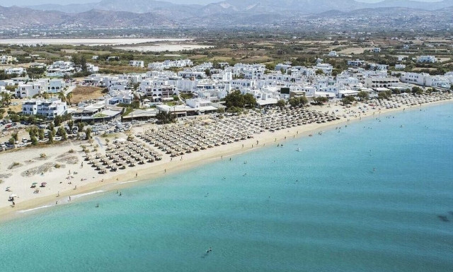 Στο αυτόφωρο τρεις επιχειρηματίες στη Νάξο για παράνομη κατάληψη αιγιαλού