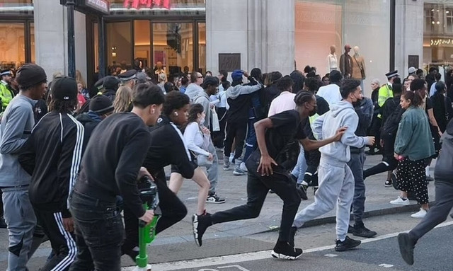 Λονδίνο: Απίστευτες εικόνες στην Oxford Street - Μαζικό πλιάτσικο σε μαγαζιά - Εννέα συλλήψεις