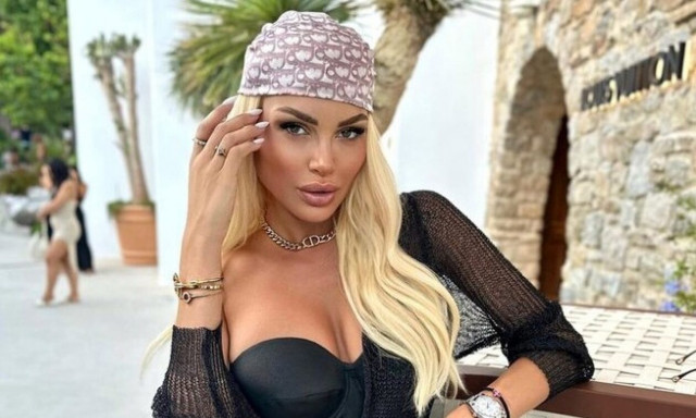 Αλεξάνδρα Παναγιώταρου: Βάζει «φωτιά» στο Instragram με τη φωτογραφία της στη Σαντορίνη