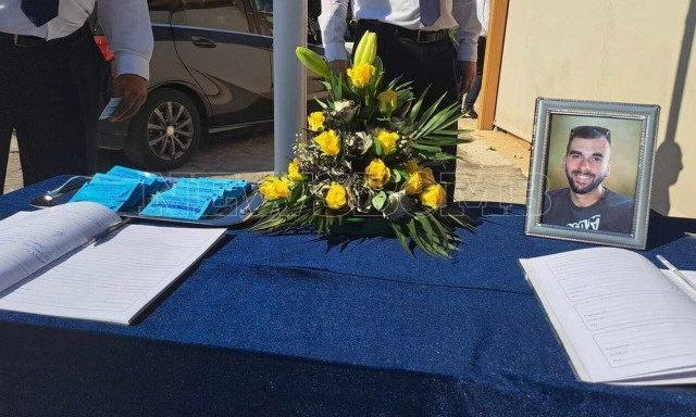 Μιχάλης Κατσουρής: «Πού σε πηγαίνουν παιδάκι μου;» - Ξέσπασε η μητέρα του στην κηδεία