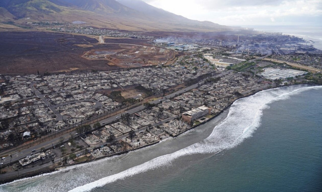 Χαβάη: Κινδύνεψαν από τις φλόγες τα σπίτια του Κλιντ Ίστγουντ, της Όπρα και του Τζεφ Μπέζος