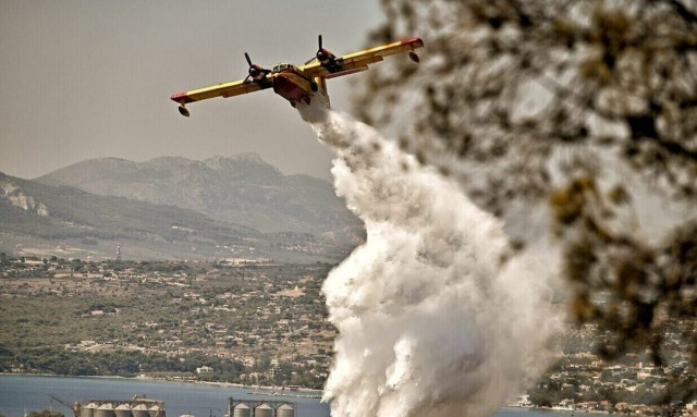 Very high fire danger in six of Greece's regions forecast on Sunday