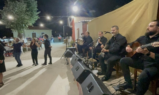 Ρέθυμνο: Ξεσήκωσε και τη Σχολή Ασωμάτων ο Μανώλης Κονταρός! Βίντεο και φωτογραφίες από τη βραδιά