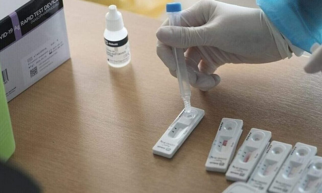 Scientists concerned about potential spread of 'Eris' coronavirus variant in autumn