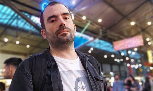 Journalist Antonis Chrysoulakis, 37, dies of smoke inhalation in apartment fire at Platia Attikis