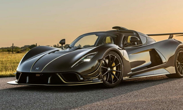 Το νέο Venom F5 Revolution Roadster είναι πανίσχυρο και πανάκριβο