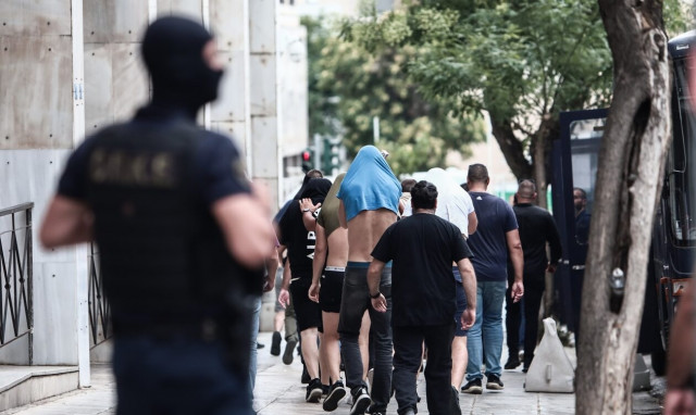 Νέα Φιλαδέλφεια: Διαφεύγουν της σύλληψης 30 Έλληνες - Πώς η ΕΛ.ΑΣ. θα φτάσει στο δολοφόνο Κατσουρή