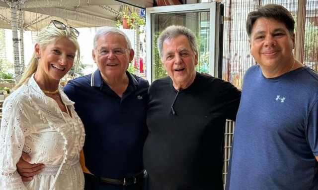 Στην Αθήνα ο γερουσιαστής Μπομπ Μενέντεζ με τη σύζυγό του - Συναντήθηκε με τον Τζορτζ Τσούνη