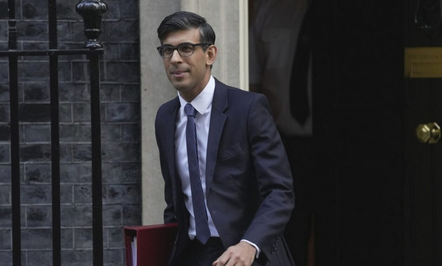 Βρετανία: Αποφασισμένος ο Σούνακ να βάλει τέλος στις παράτυπες αφίξεις μεταναστών μέσω Μάγχης