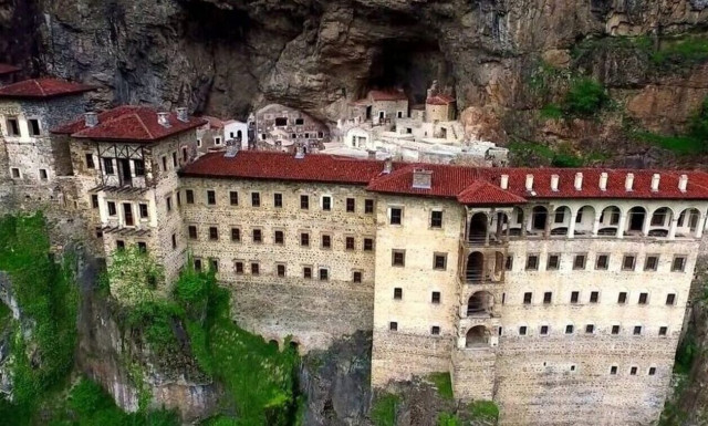 Τραπεζούντα: Ιστορικός ο φετινός Δεκαπενταύγουστος στην Παναγία Σουμελά – Σήμερα η Θεία Λειτουργία