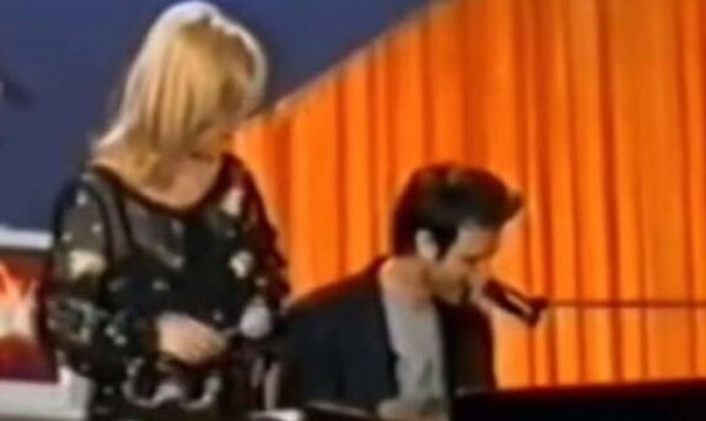 Αγγελική Νικολούλη: Όταν τραγούδησε το «Σ' ακολουθώ» του Παπακωνσταντίνου με τον Χριστοφόρου