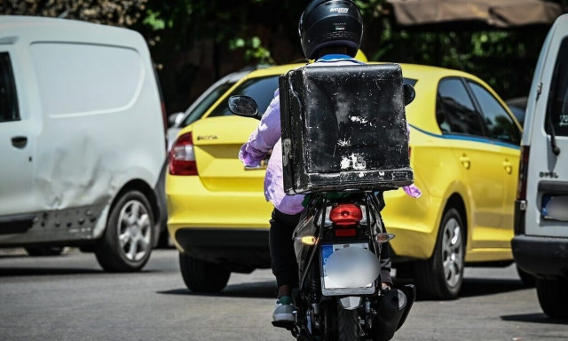 Δεκαπενταύγουστος: Στα πόστα τους οι εργαζόμενοι που έμειναν πίσω - «Πάντα εδώ είμαστε»