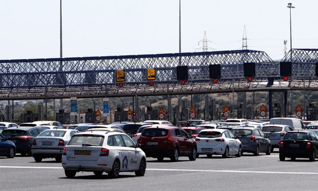 «Ζούμε στην Μπανανία; Αίσχος» - Εξοργισμένοι οι οδηγοί που εγκλωβίστηκαν στην Εθνική οδό