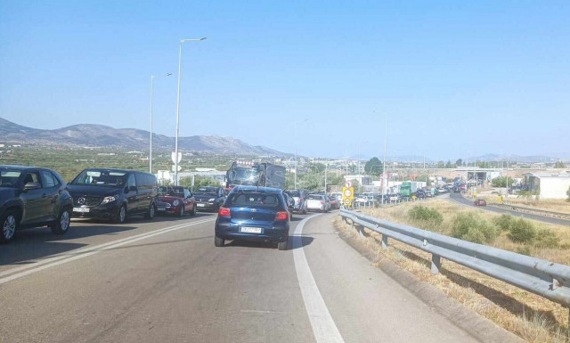 Απίστευτη ταλαιπωρία για τους οδηγούς: Παραμένει κλειστή η Αθηνών-Κορίνθου