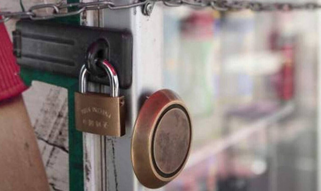 Χιλιάδες φυσικά πρόσωπα και ελεύθεροι επαγγελματίες ζητούν πτώχευση και δεύτερη ευκαιρία