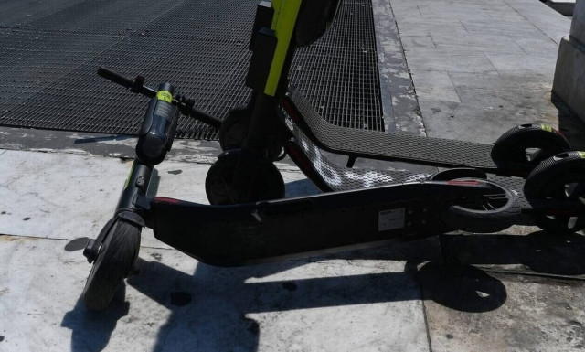 Χαλκίδα: Ανήλικοι παρέσυραν γυναίκα με ηλεκτρικό πατίνι