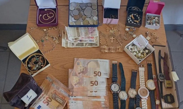 Μέλη σπείρας παρίσταναν τους αστυνομικούς και εξαπατούσαν πολίτες - Στα «δίχτυα» τους και ανήλικη