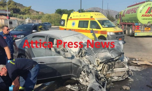 Λεωφόρος Λαυρίου: Σοβαρό τροχαίο με σύγκρουση οχημάτων στο Δασκαλειό - Έξι τραυματίες