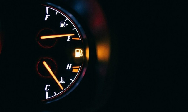 Καύσιμα: «Ράλι» στην τιμή της βενζίνης – Στα 2€/ lt στα αστικά κέντρα