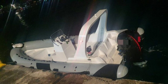 Ταχύπλοο με 17 παράνομους μετανάστες εντοπίστηκε στους Αρκιούς – Συνελήφθη ο διακινητής