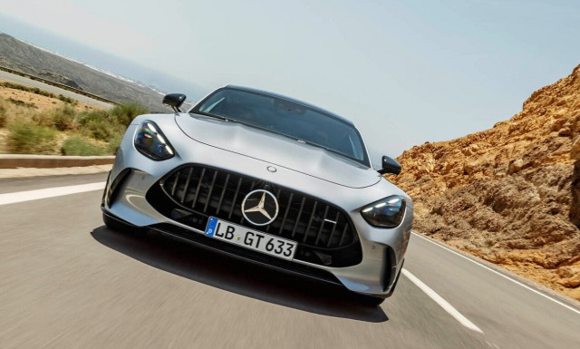 H Mercedes παρουσίασε την ολοκαίνουργια AMG GT