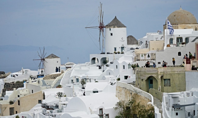 Συναγερμός στη Σαντορίνη: Γονείς έχασαν το παιδί τους