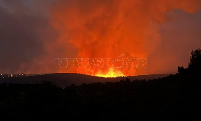 Φωτιά στην Εύβοια: Νύχτα τρόμου με τρία ενεργά μέτωπα - Συνεχίζουν να πνέουν ισχυροί άνεμοι