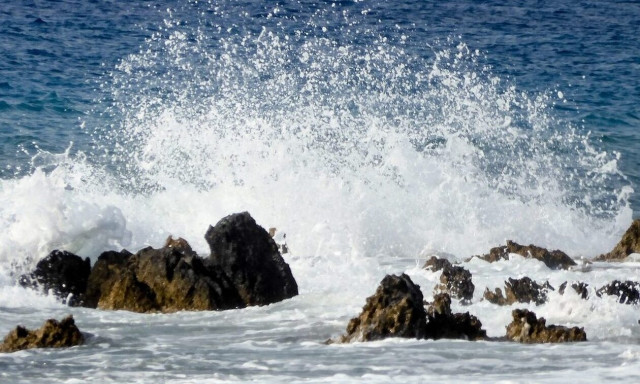 Λαγονήσι: Διασωληνώμενος ο 48χρονος που προσπαθούσε να σώσει από πνιγμό τον 8χρονο γιο του